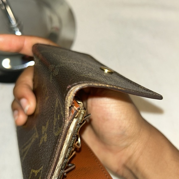 Louis Vuitton Key Holder/Wallet - Picture 8 of 10